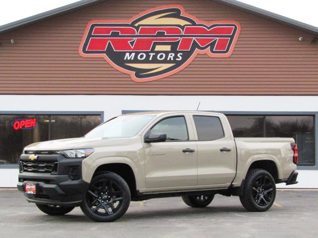 Used 2024 Chevrolet Colorado W/T image 2