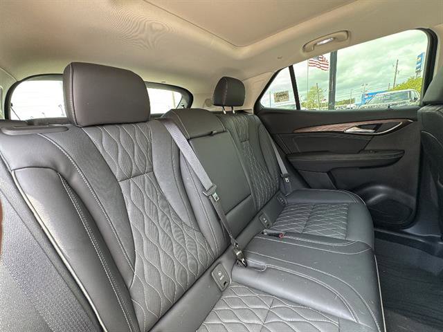 Used 2023 Buick Envision Avenir image 11