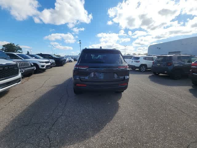 Used 2023 Jeep Grand Cherokee Altitude AWD/4WD image 16