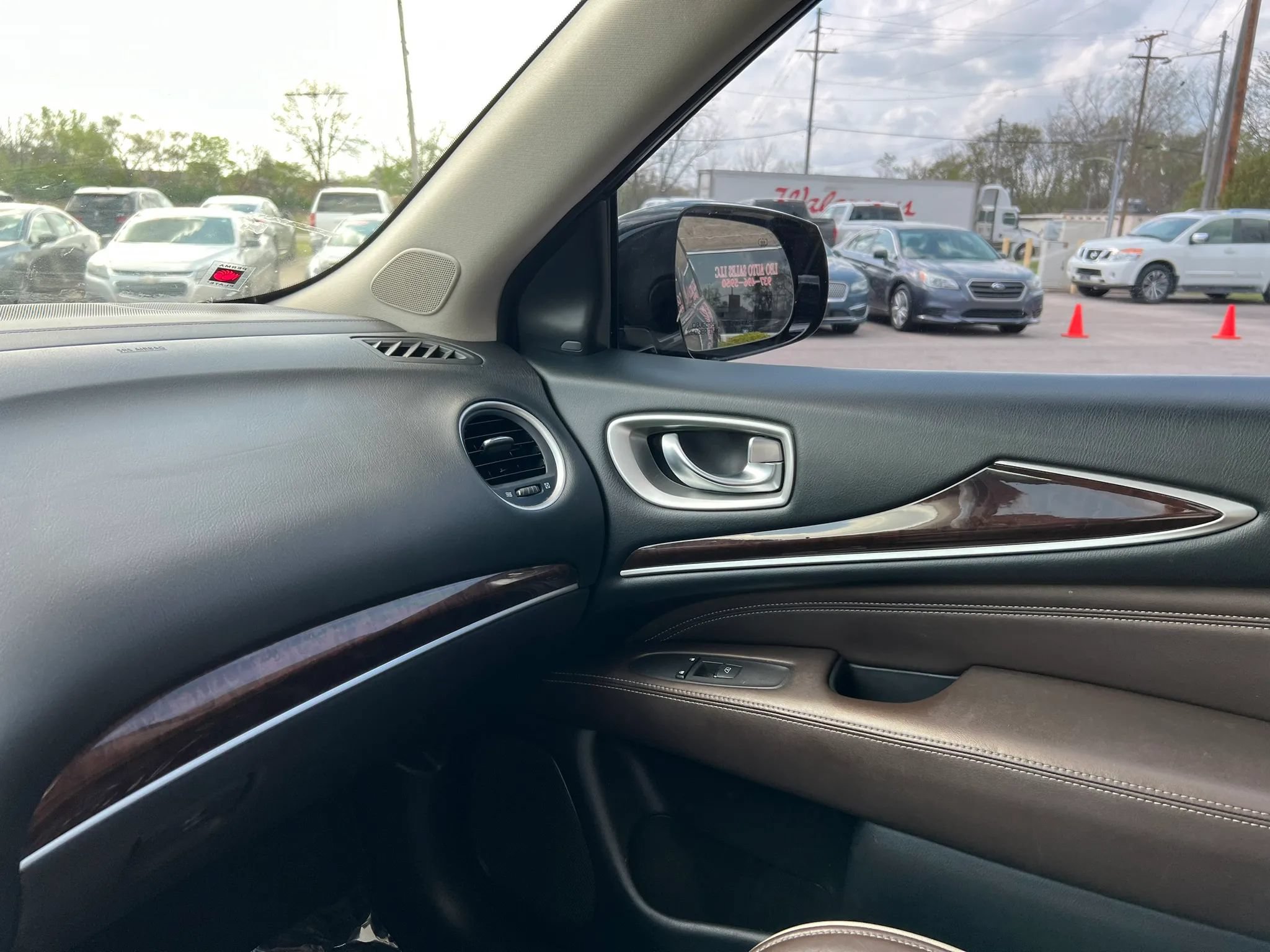 Used 2019 INFINITI QX60 Luxe w/ Sensory Package AWD/4WD image 19