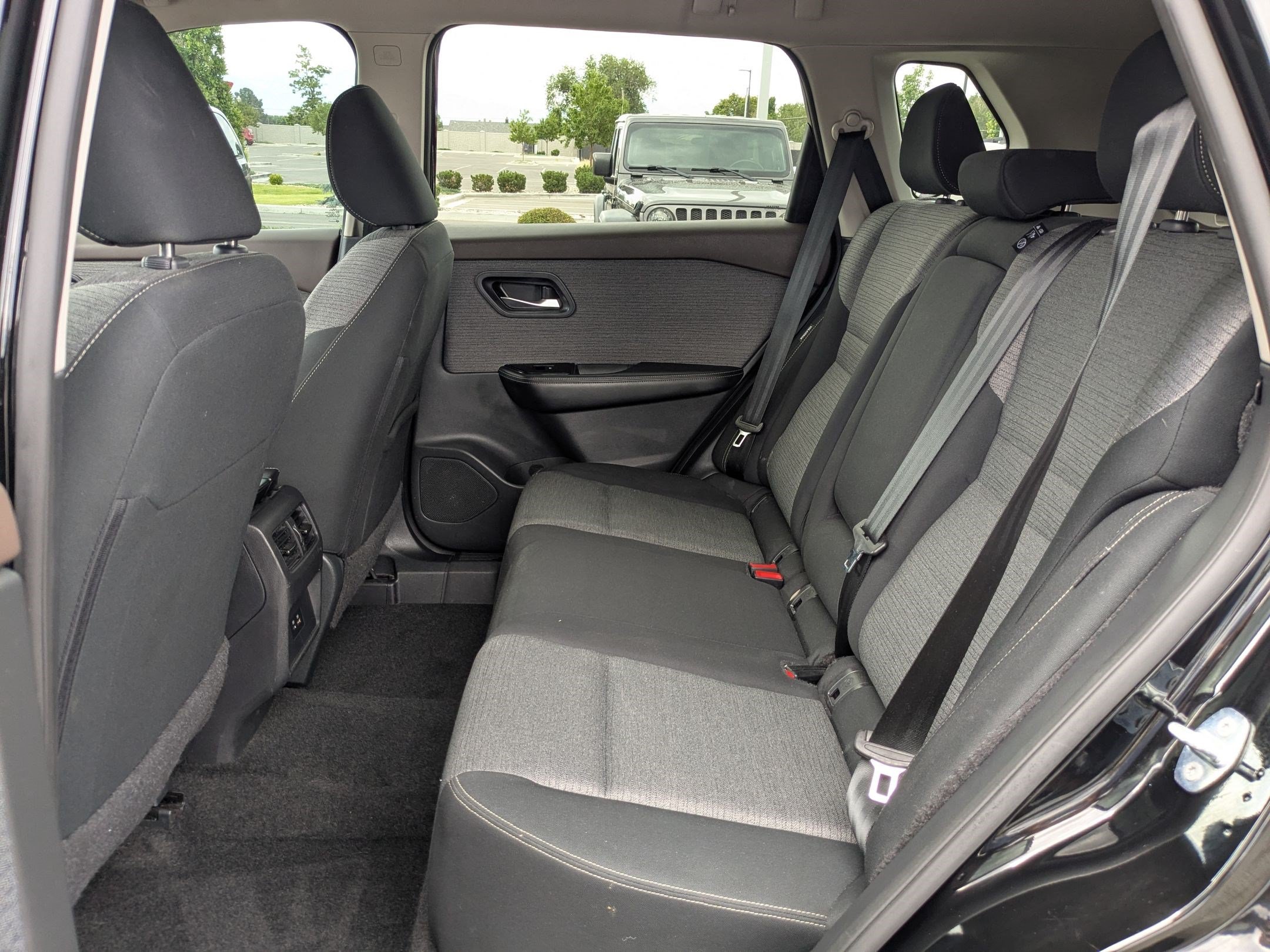 Used 2023 Nissan Rogue SV AWD/4WD image 29
