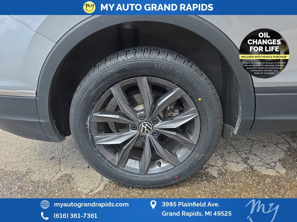 Used 2023 Volkswagen Tiguan SE AWD/4WD image 32