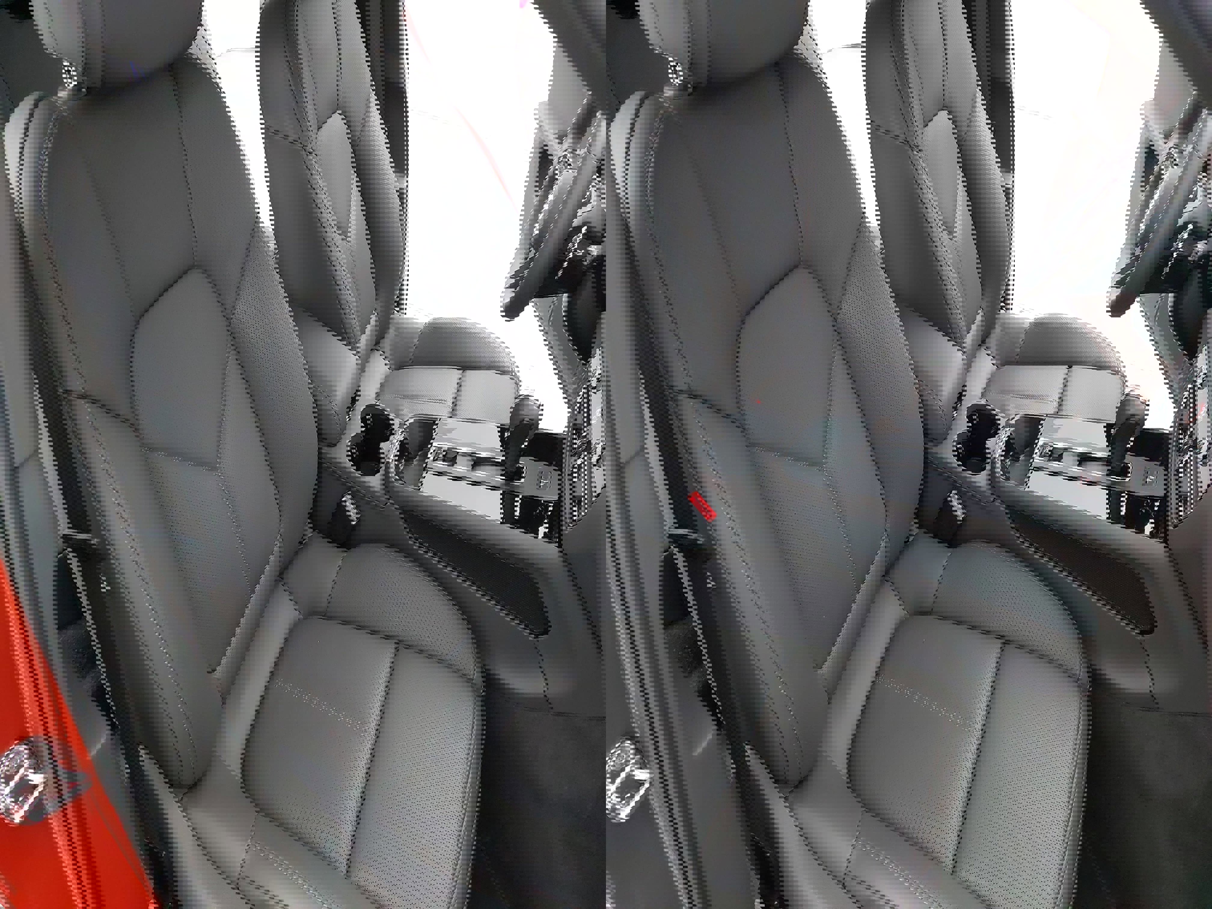 Certified 2025 Porsche Macan image 12