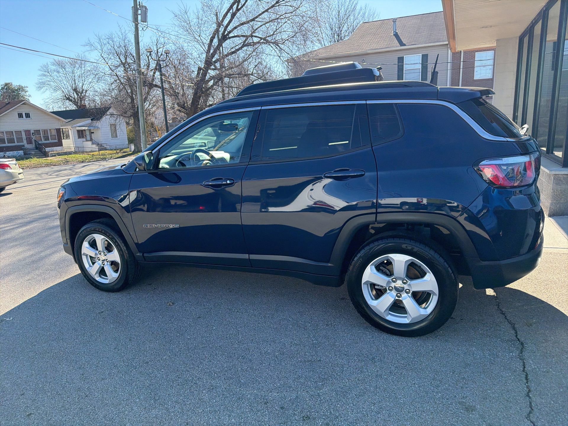 Used 2018 Jeep Compass Latitude w/ Cold Weather Group image 2