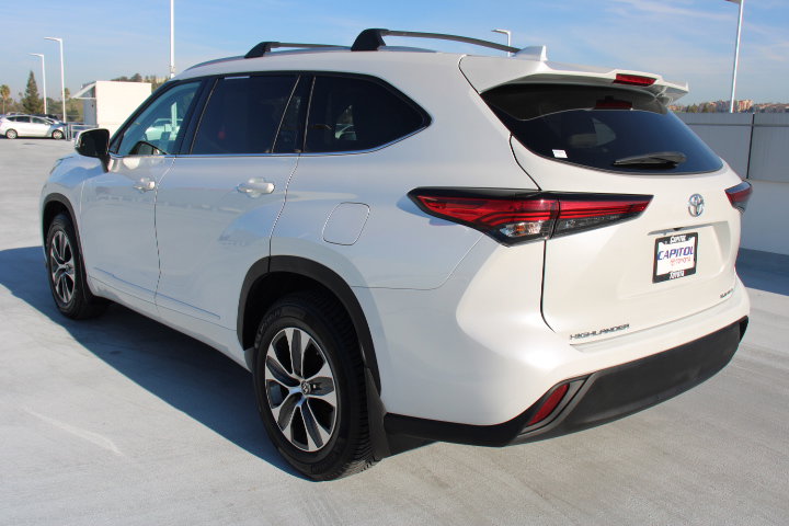 Certified 2022 Toyota Highlander XLE image 5