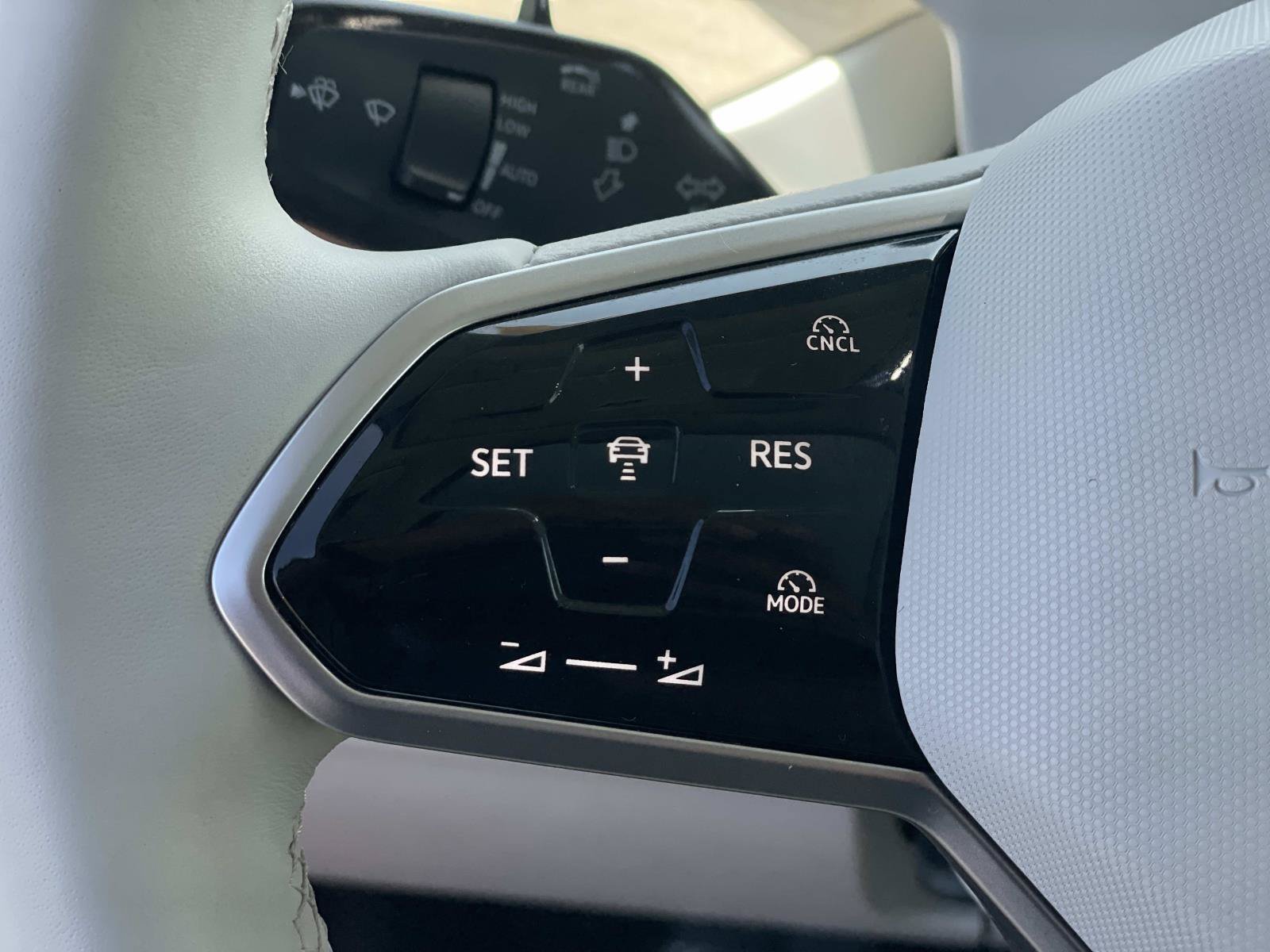 Certified 2025 Volkswagen ID. Buzz 1st Edition AWD/4WD image 10