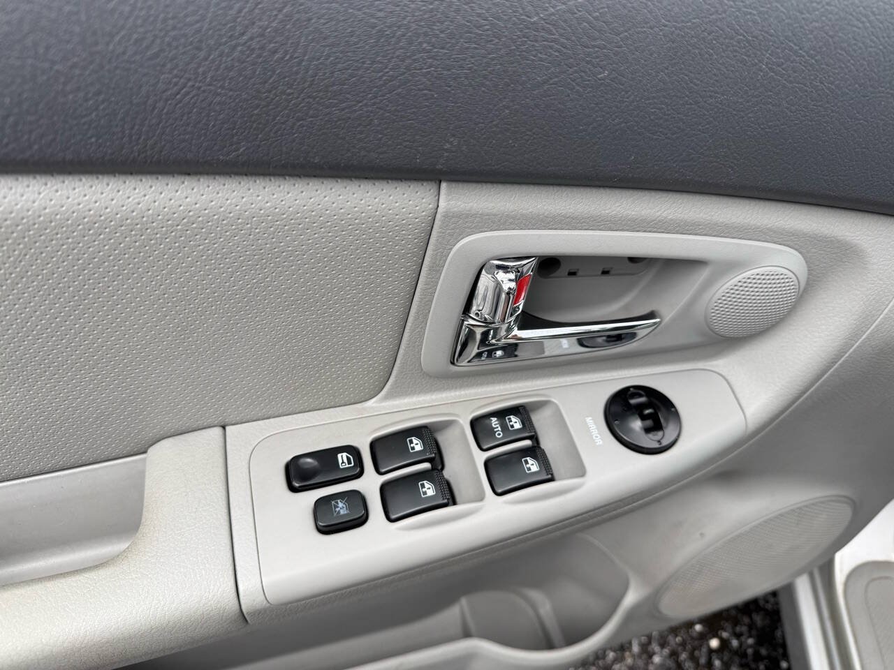 Used 2009 Kia Spectra EX FWD image 17