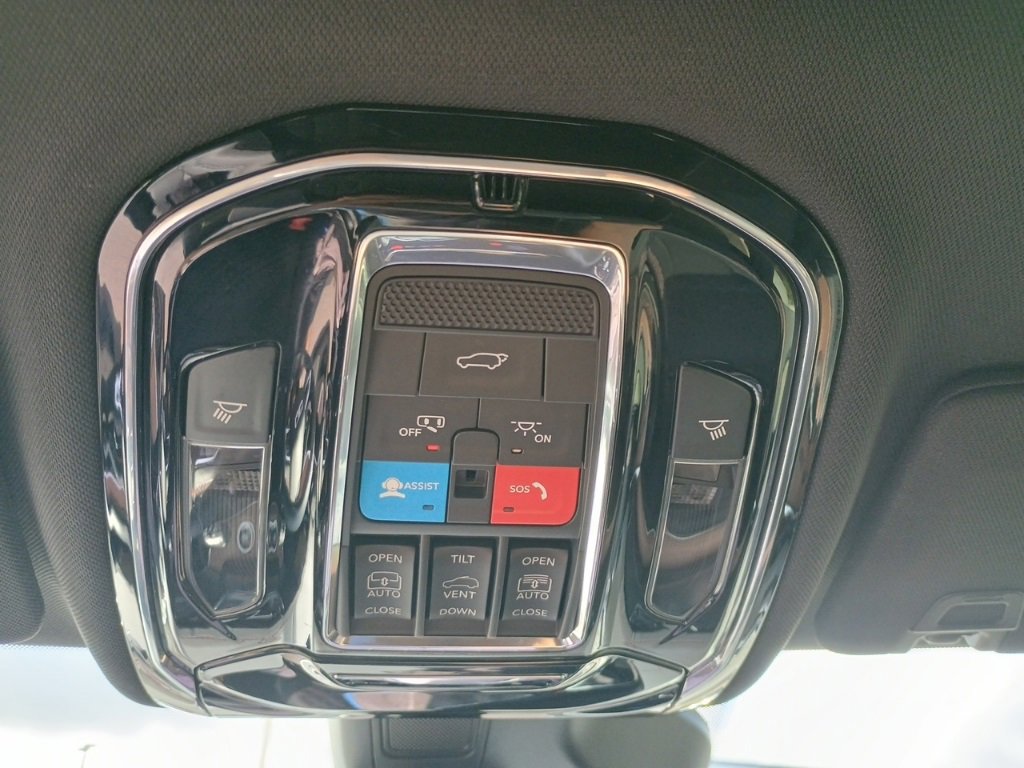 Used 2022 Jeep Grand Cherokee Summit w/ Advanced Protech Group IV image 33