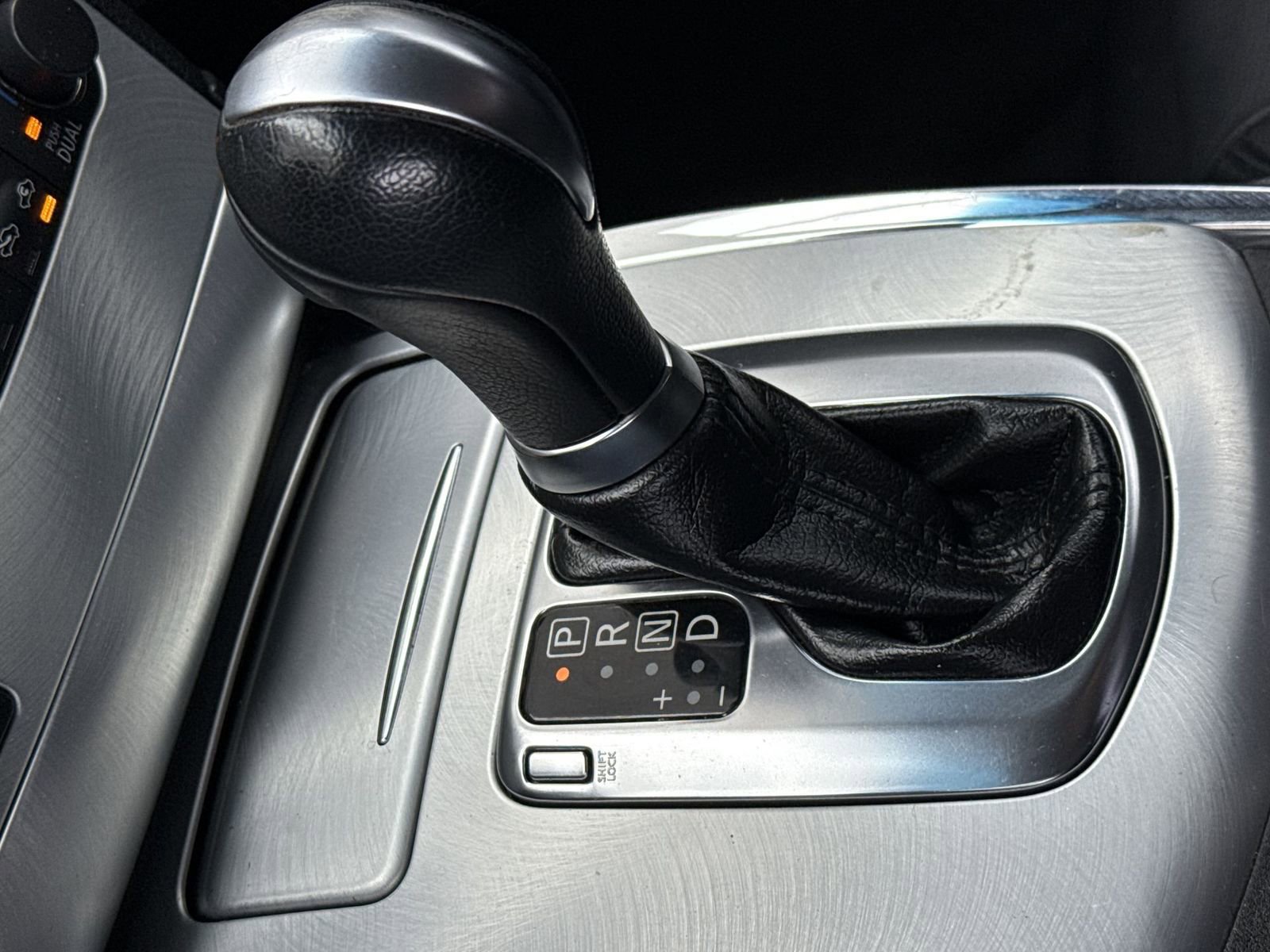 Used 2015 INFINITI Q60 Convertible w/ Premium Package image 30