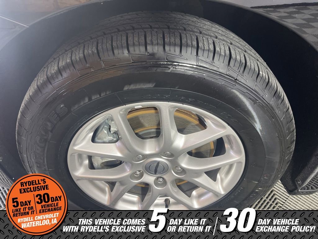 Used 2024 Chrysler Pacifica Touring-L FWD image 12