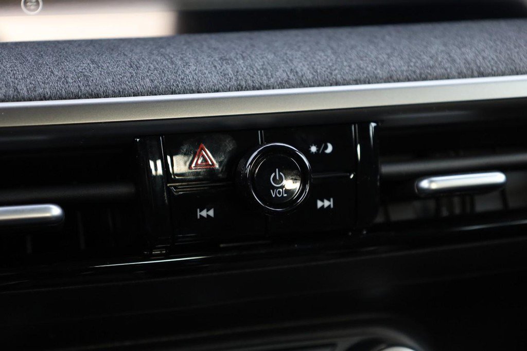 New 2026 Nissan Kicks S image 13