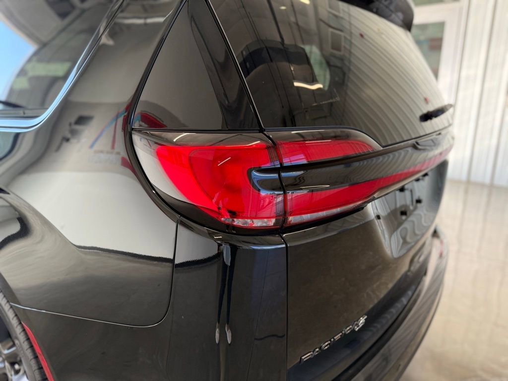 New 2026 Chrysler Pacifica Limited w/ S Appearance Package image 28