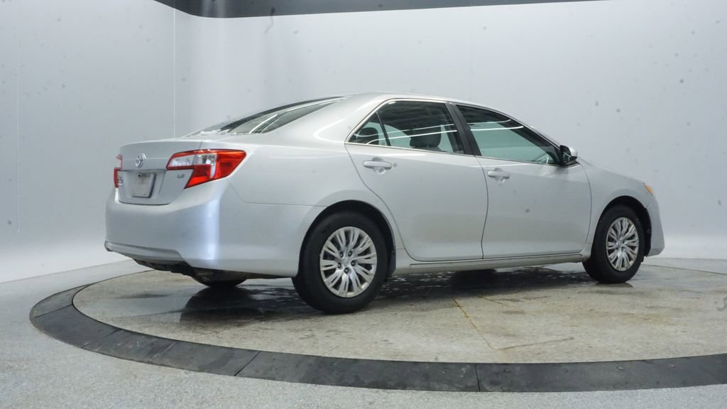 Used 2013 Toyota Camry LE image 10