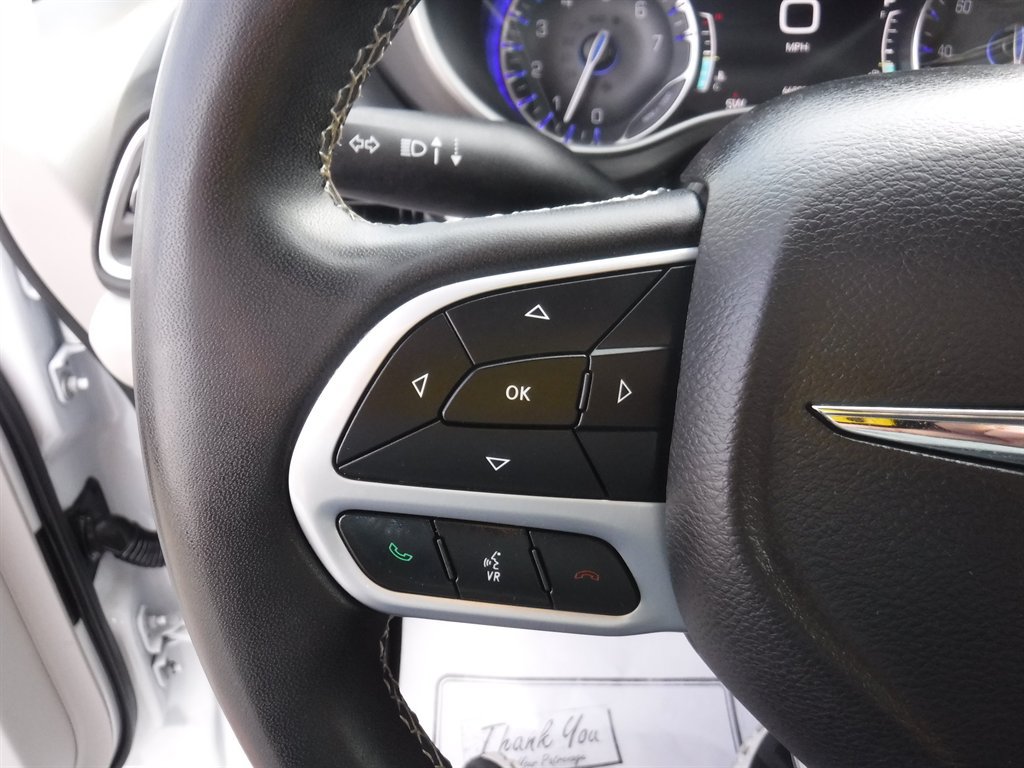 Used 2023 Chrysler Pacifica Touring-L FWD image 18