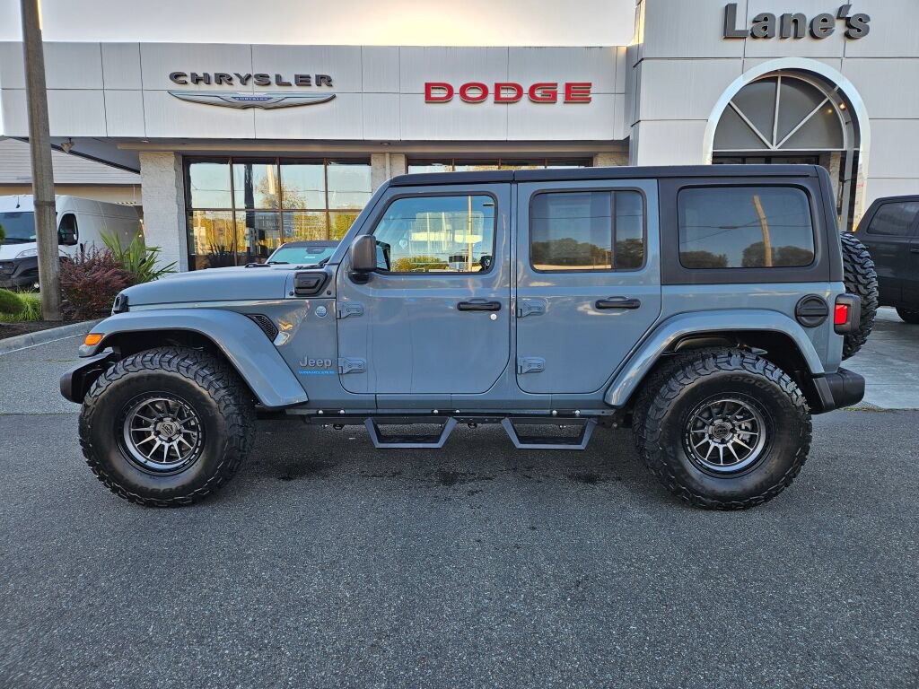 Used 2024 Jeep Wrangler Unlimited AWD/4WD image 2