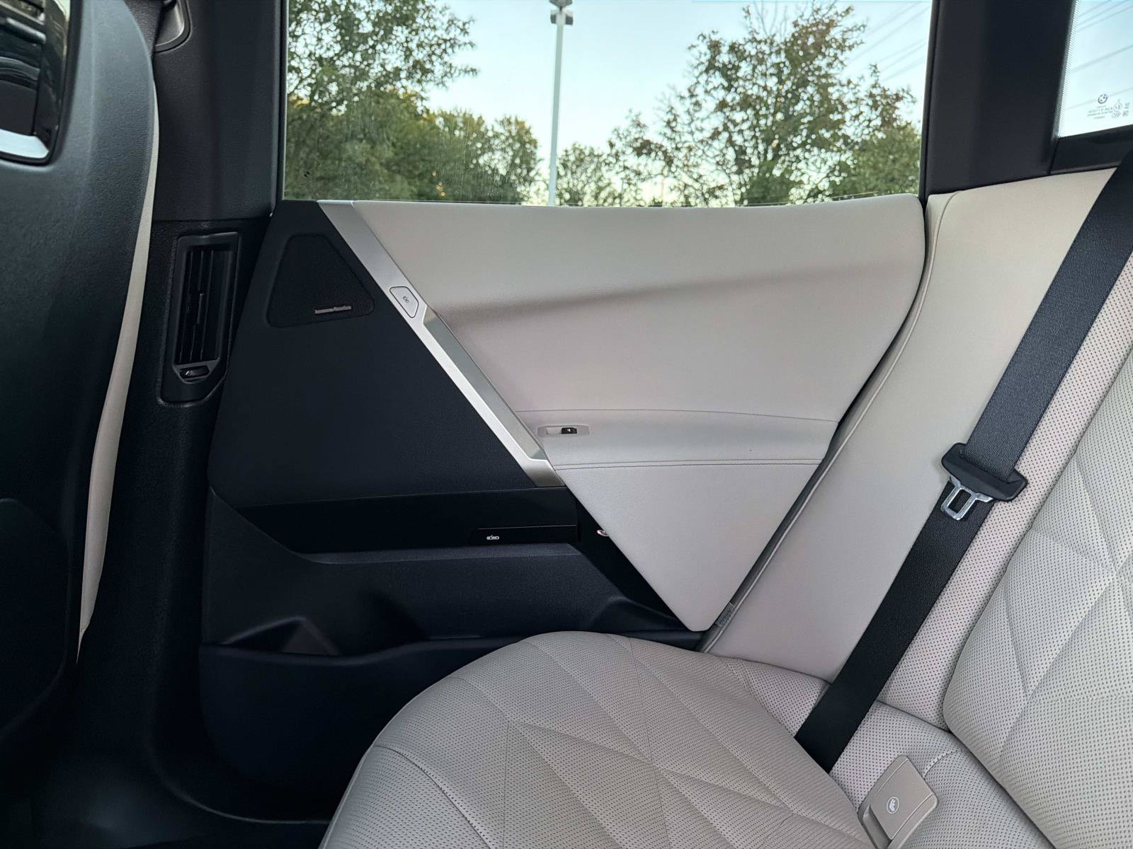 Certified 2024 BMW iX xDrive50 w/ Premium Package AWD/4WD image 25