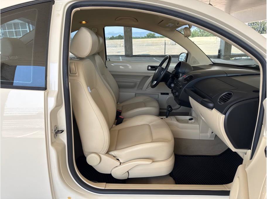 Used 2010 Volkswagen Beetle Final Edition FWD image 13