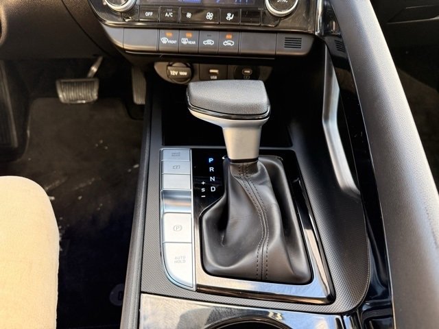 Used 2025 Hyundai Elantra Blue image 22