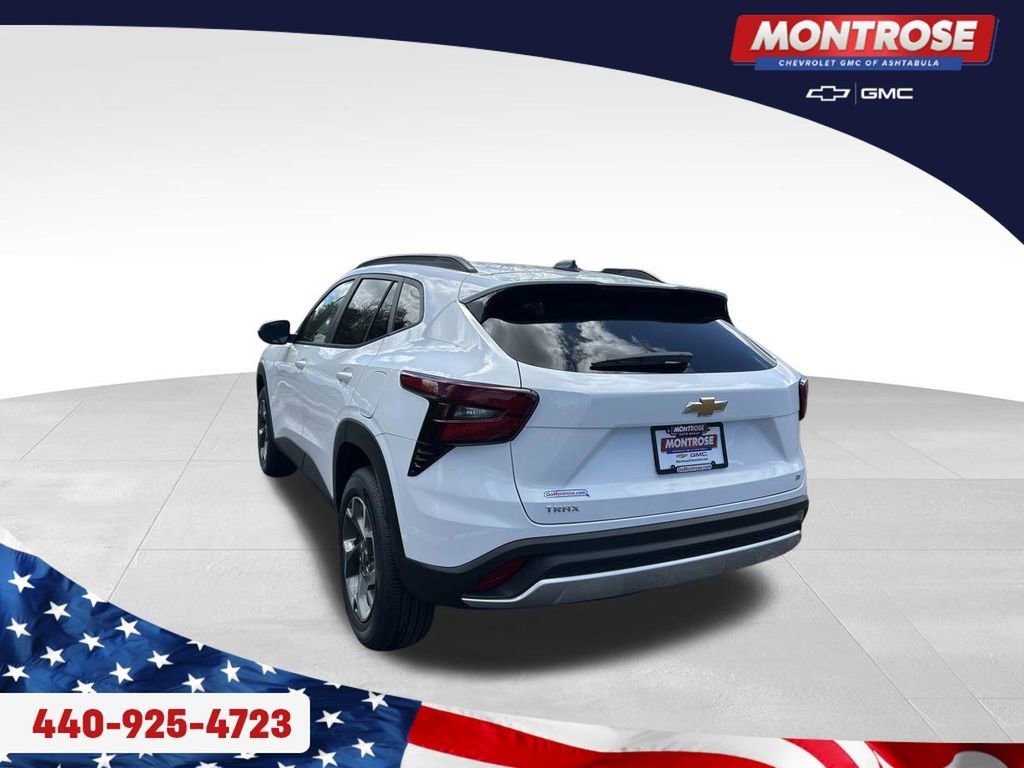 New 2026 Chevrolet Trax LT w/ LT Convenience Package FWD image 3
