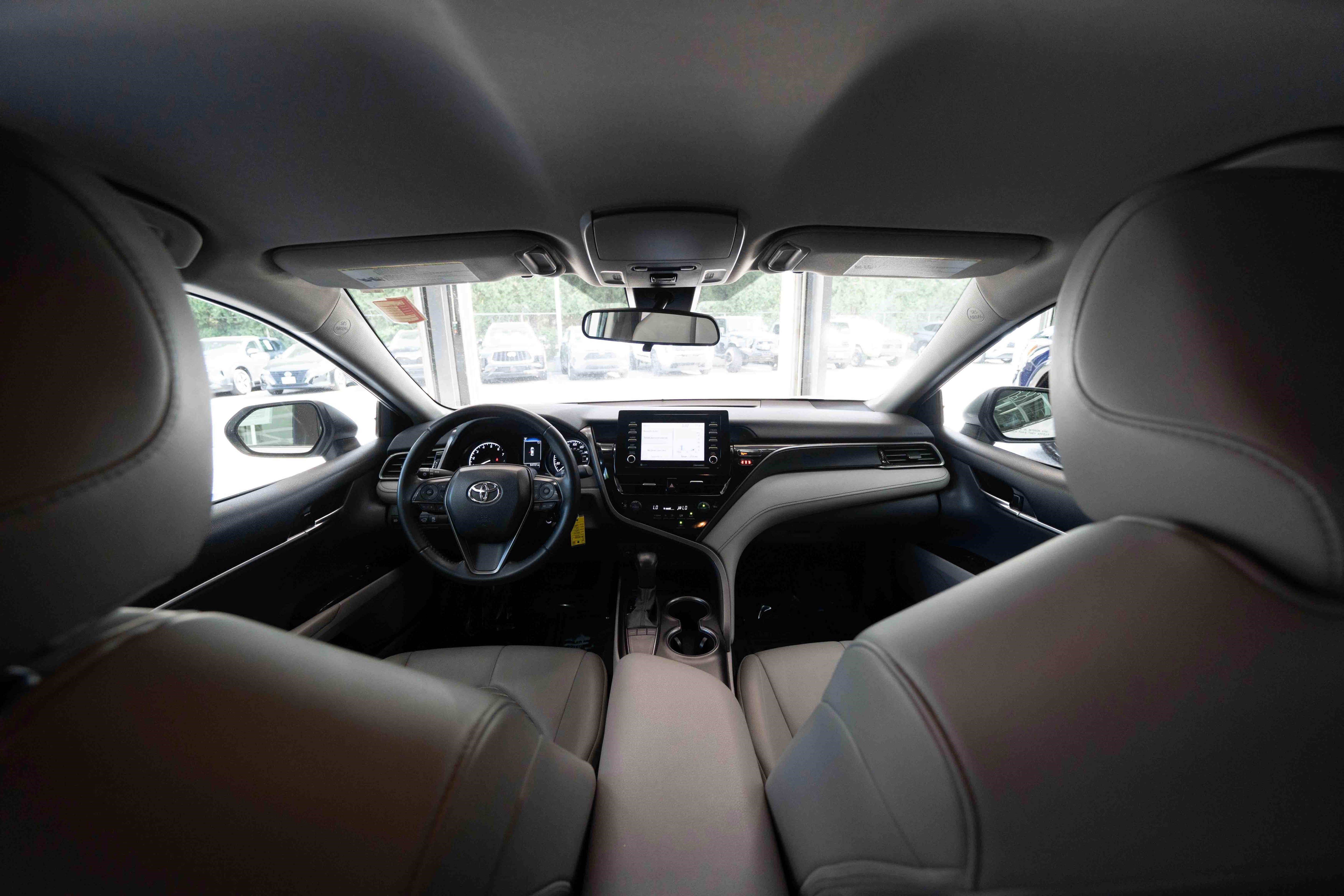 Used 2022 Toyota Camry SE FWD image 19