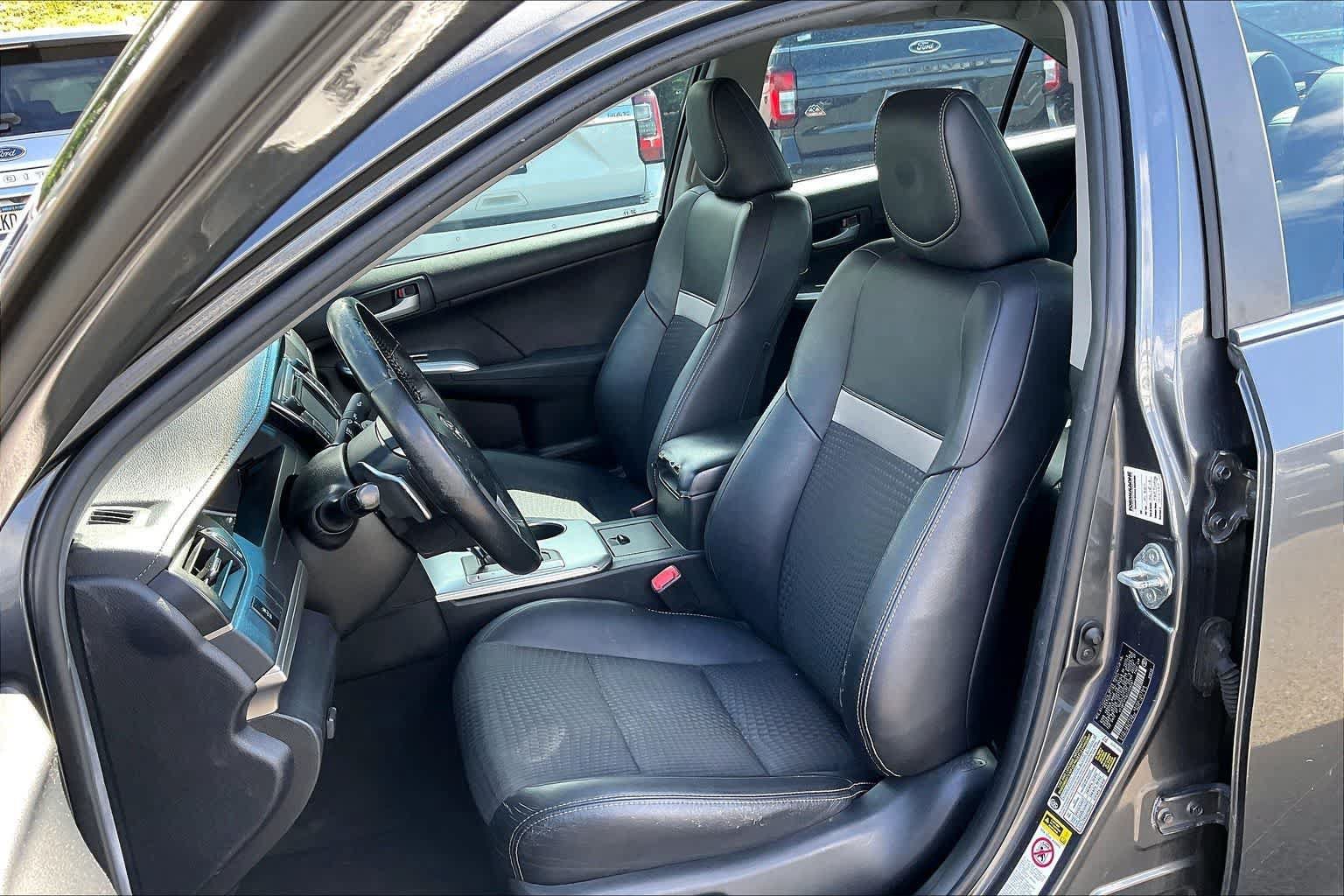Used 2012 Toyota Camry SE FWD image 11