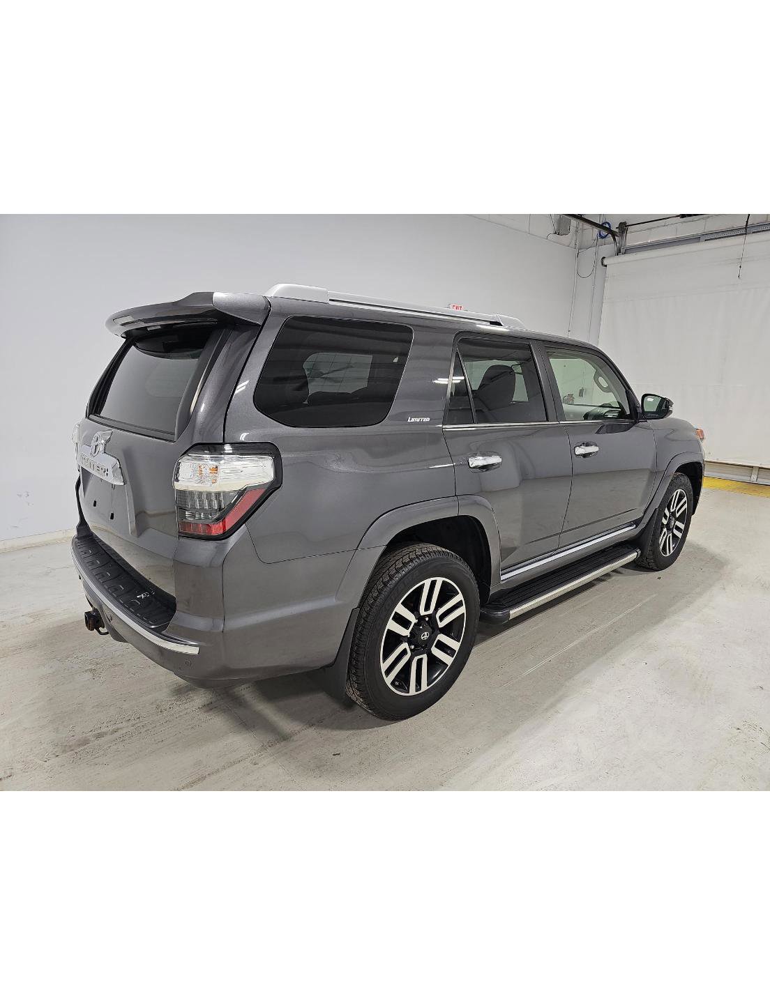 Used 2021 Toyota 4Runner Limited AWD/4WD image 3