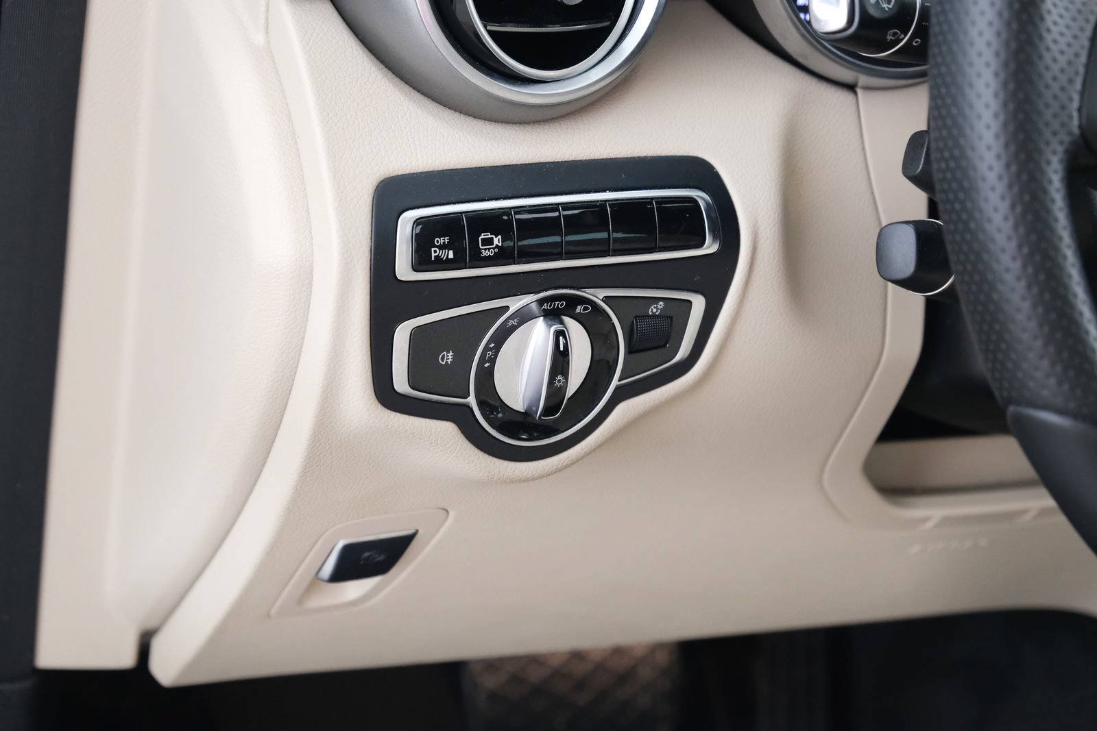 Used 2017 Mercedes-Benz GLC 300 4MATIC image 27