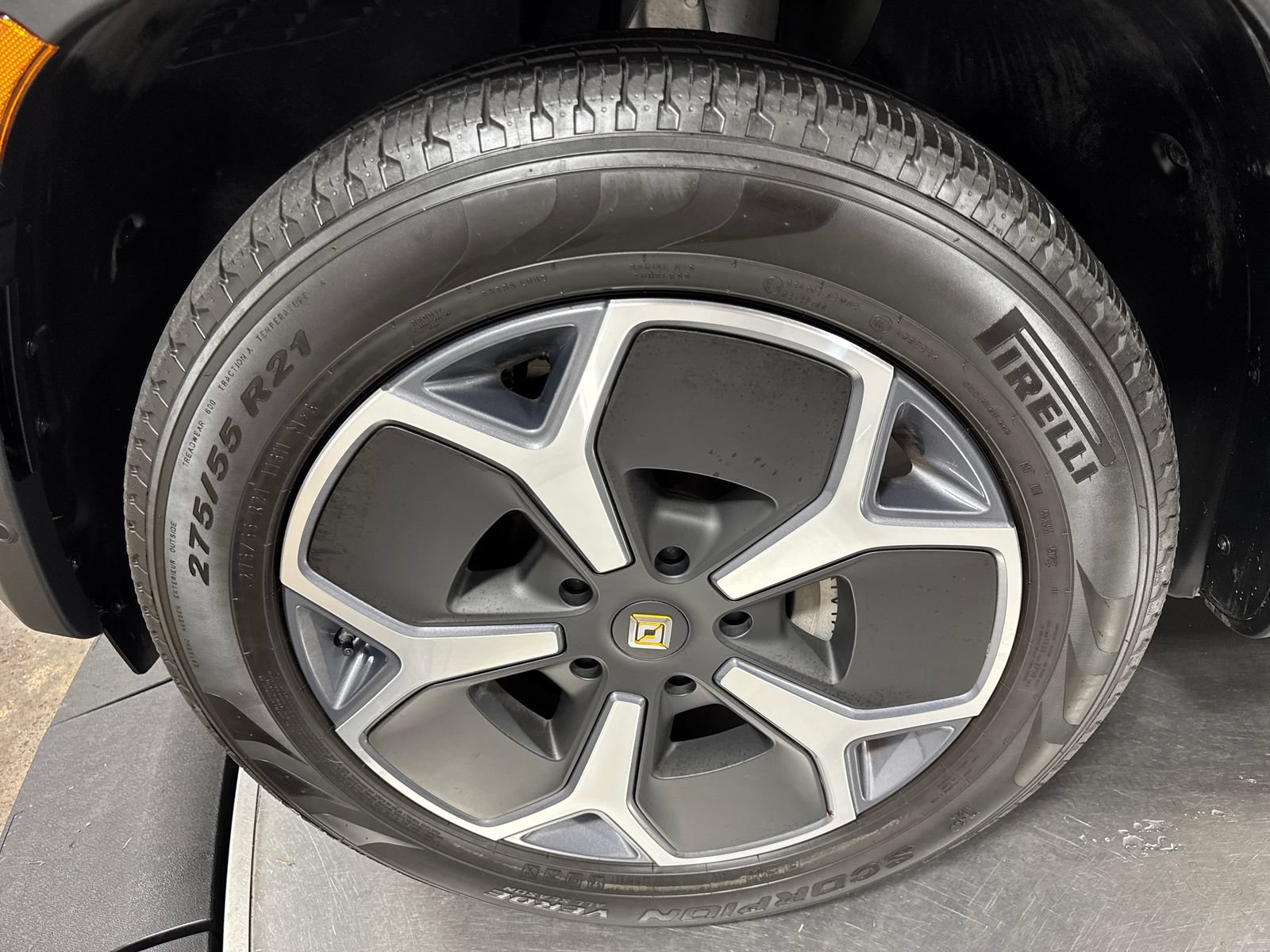 Used 2024 Rivian R1T Adventure AWD/4WD image 3