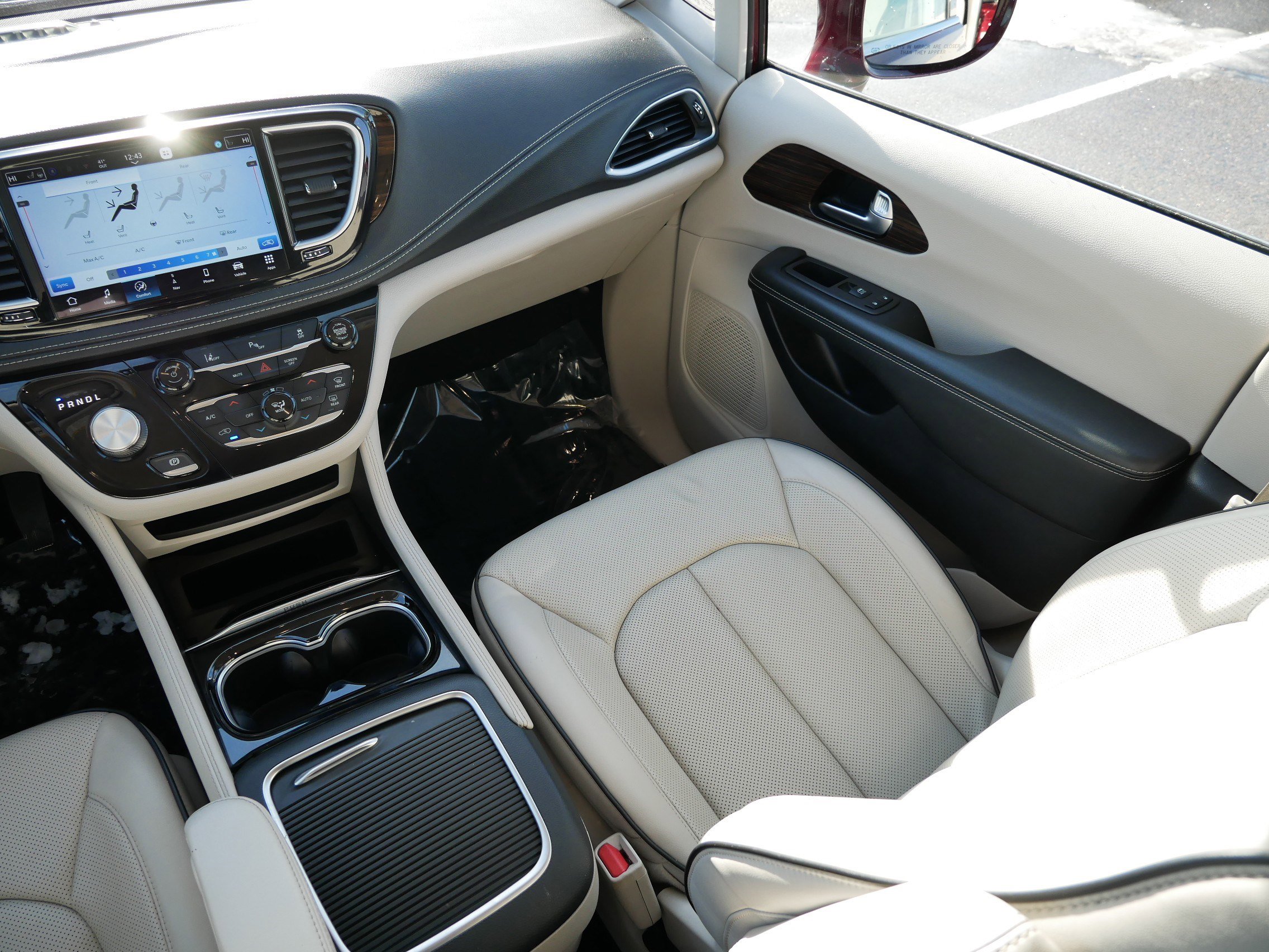 Used 2021 Chrysler Pacifica Limited image 11