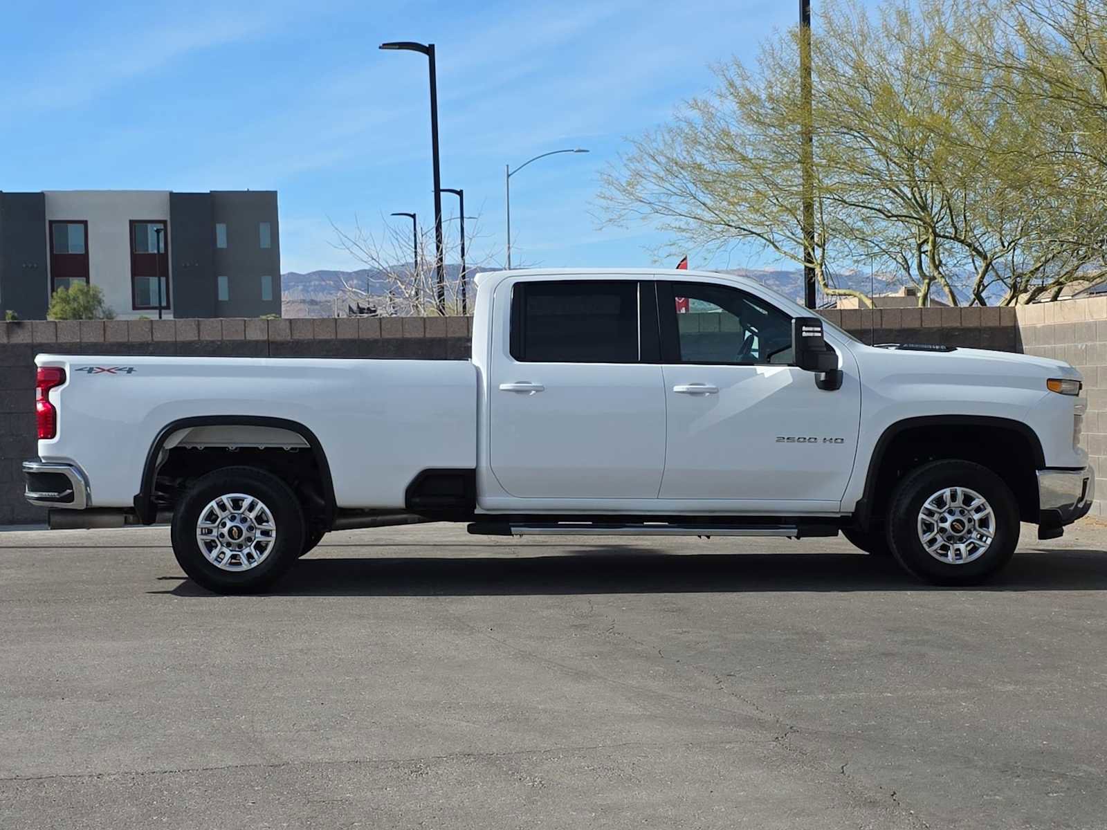 Used 2025 Chevrolet Silverado 2500 LT w/ Convenience Package image 9