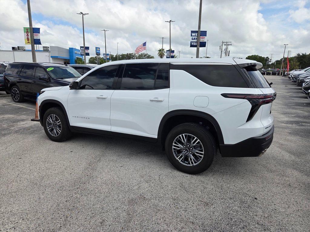 Used 2024 Chevrolet Traverse LS FWD image 12
