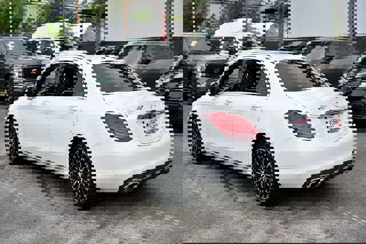 Used 2021 Mercedes-Benz C 300 Sedan image 4