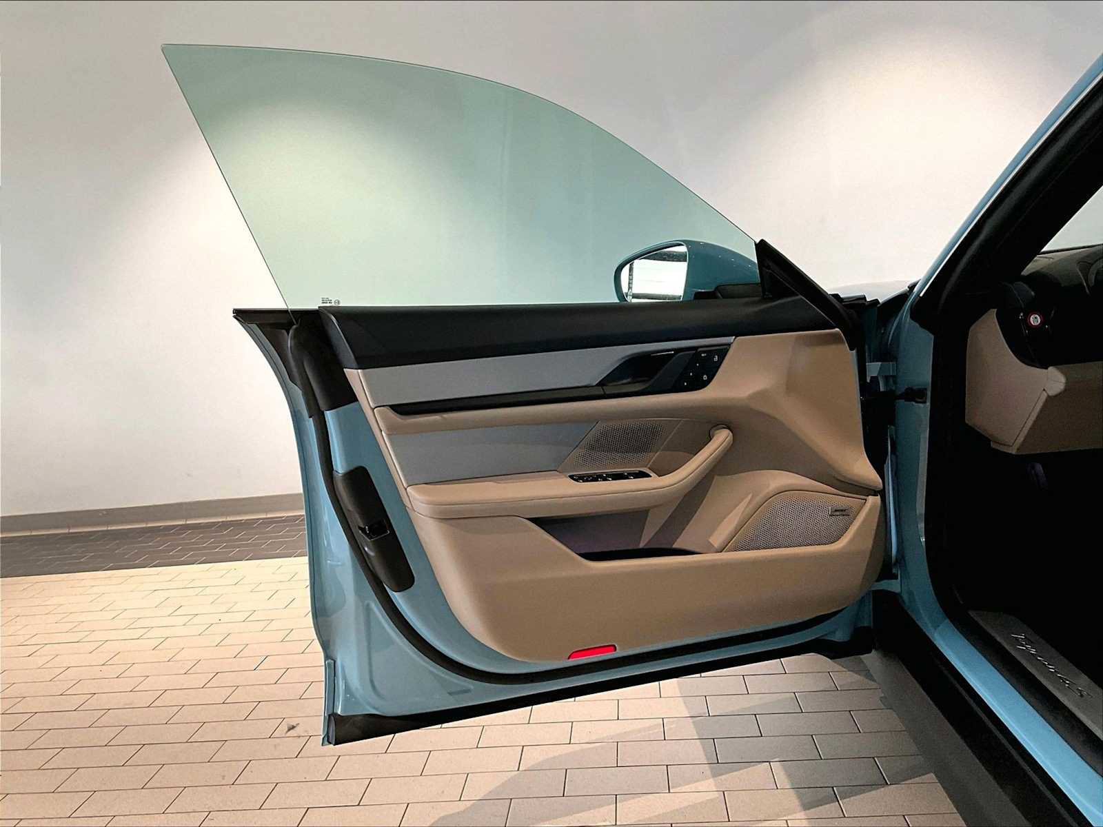 Used 2022 Porsche Taycan 4S image 26