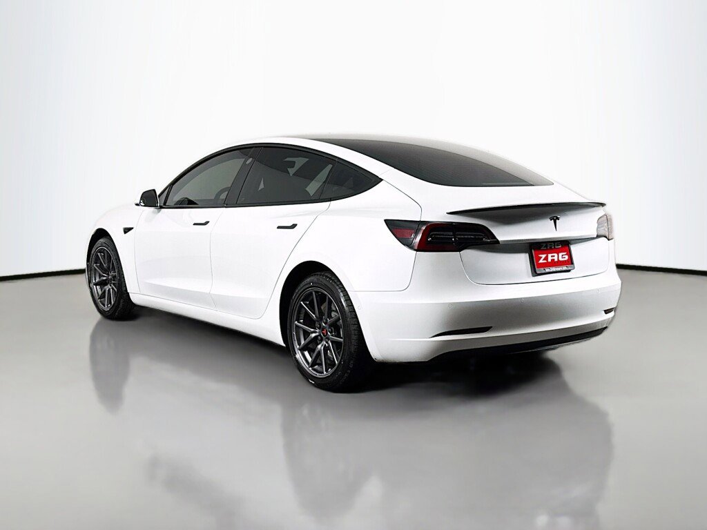 Used 2020 Tesla Model 3 Standard Range Plus image 3