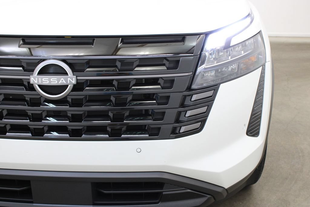Used 2026 Nissan Pathfinder SV FWD image 8