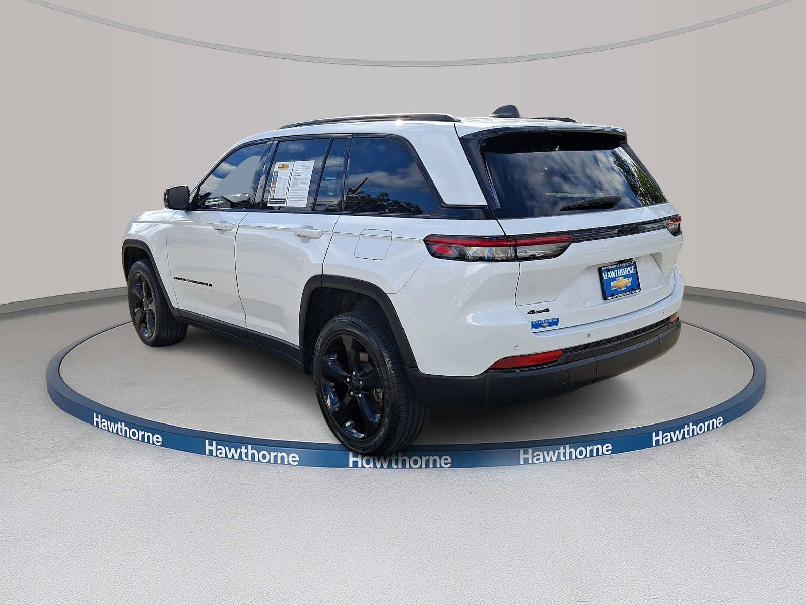 Used 2024 Jeep Grand Cherokee Altitude AWD/4WD image 4
