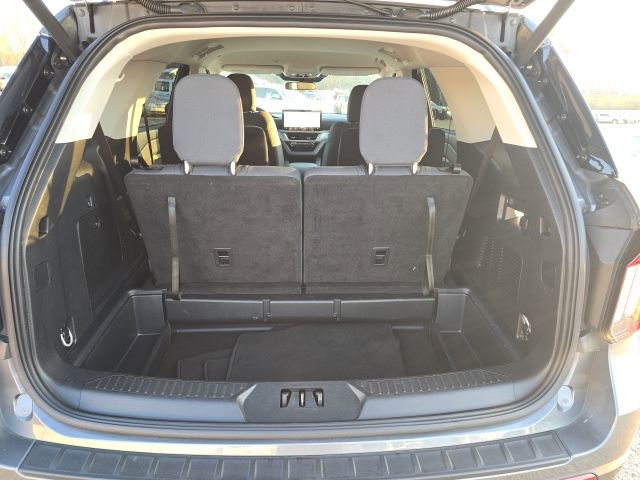 Used 2025 Ford Explorer Active RWD image 13