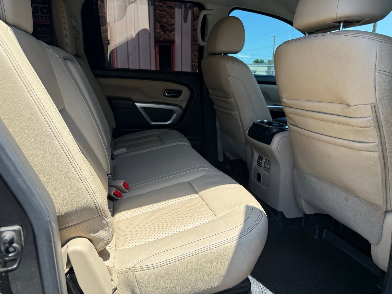 Used 2016 Nissan Titan SL AWD/4WD image 15