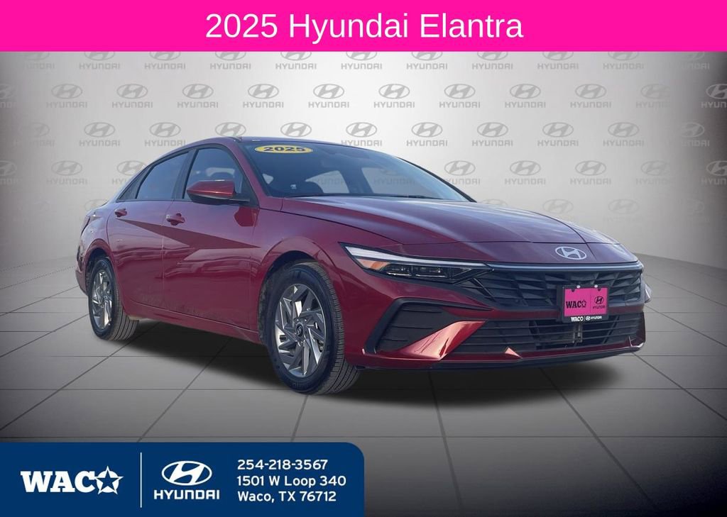 Used 2025 Hyundai Elantra Blue image 2