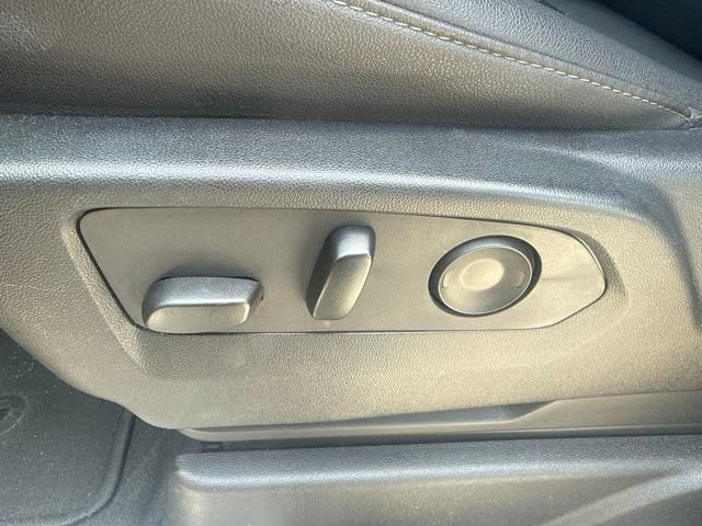 Used 2024 Chevrolet Suburban LT RWD image 13