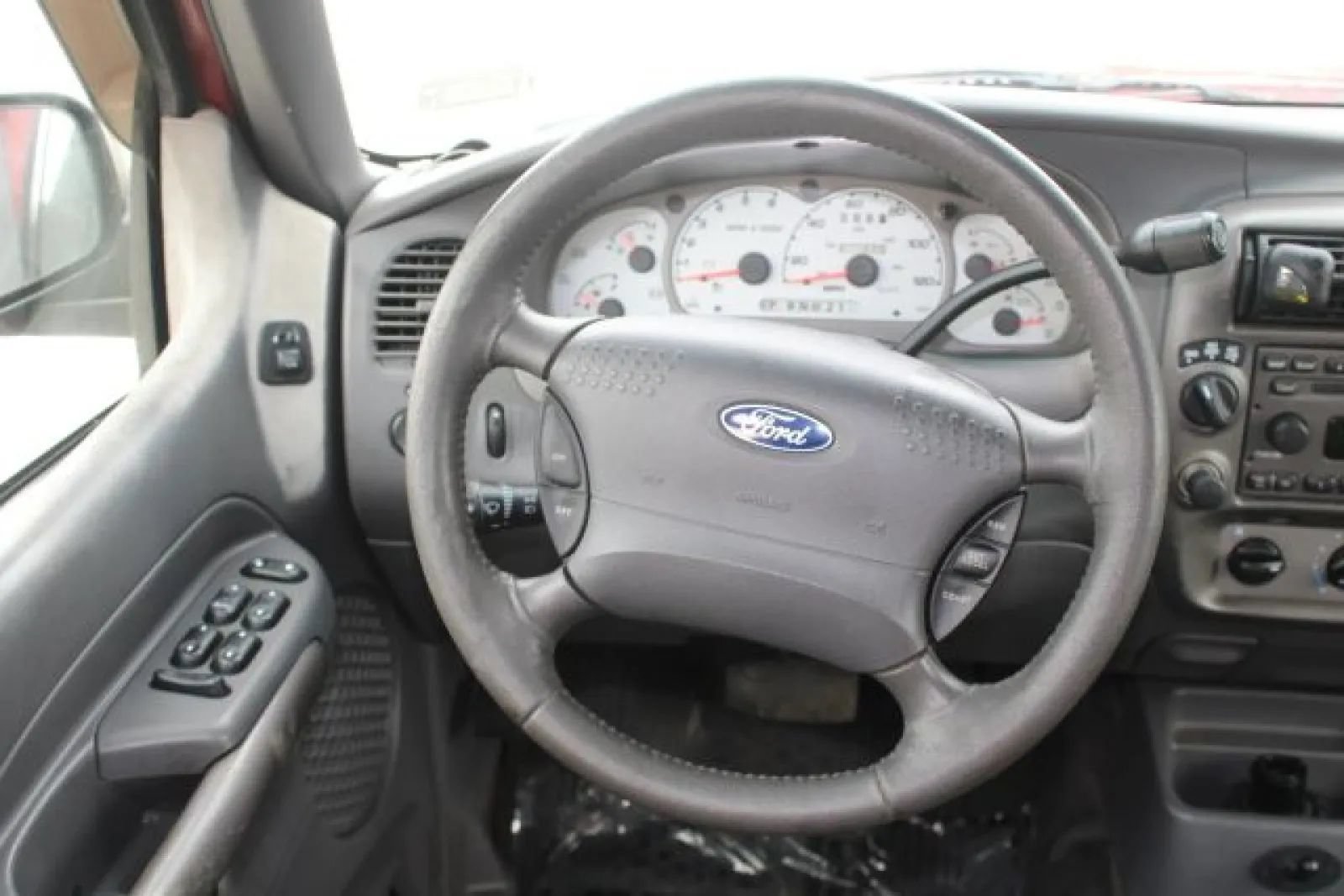 Used 2001 Ford Explorer Sport Trac 4x4 image 11