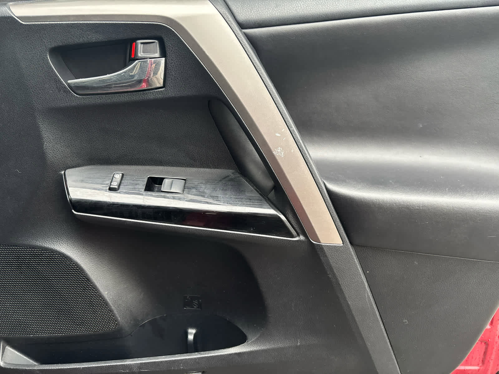 Used 2018 Toyota RAV4 Limited image 22