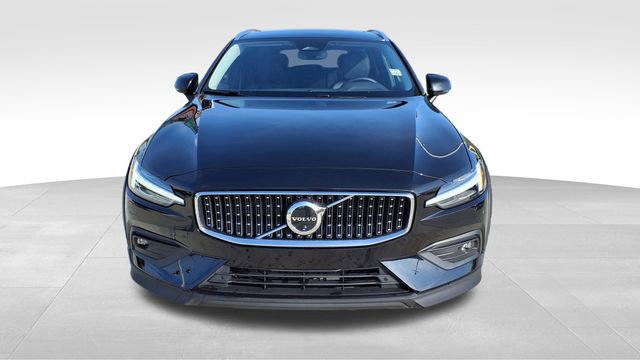Certified 2025 Volvo V60 B5 Cross Country Plus image 3