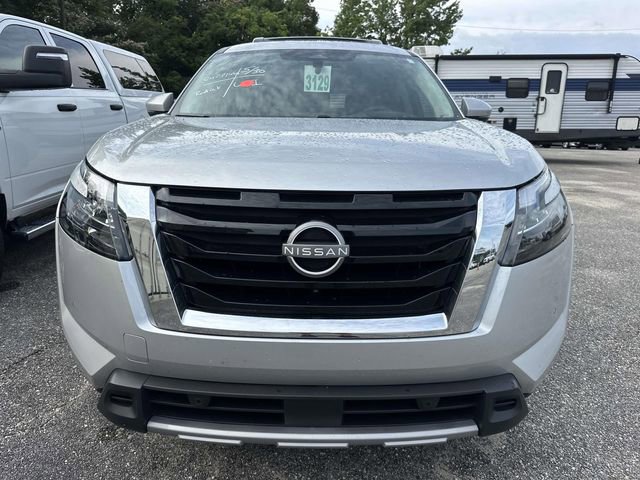 Used 2025 Nissan Pathfinder Platinum FWD image 13