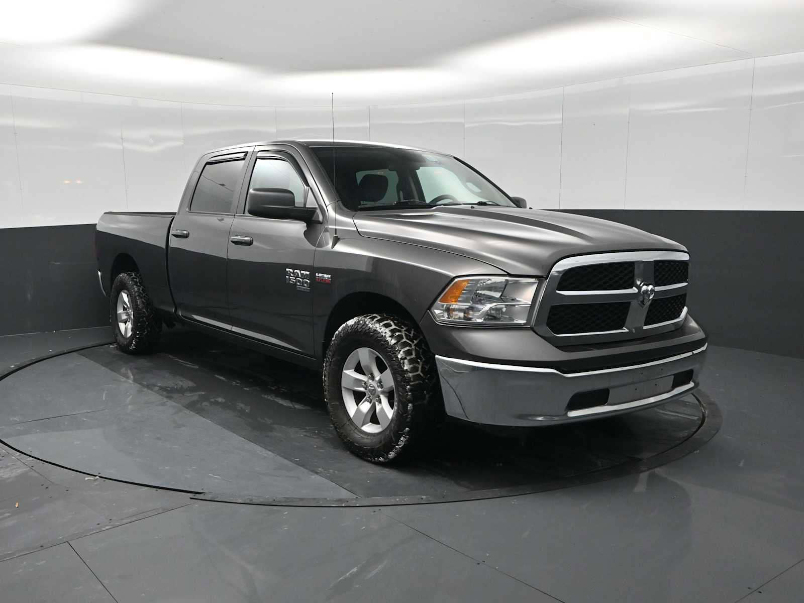 Used 2021 RAM 1500 Classic SLT image 2