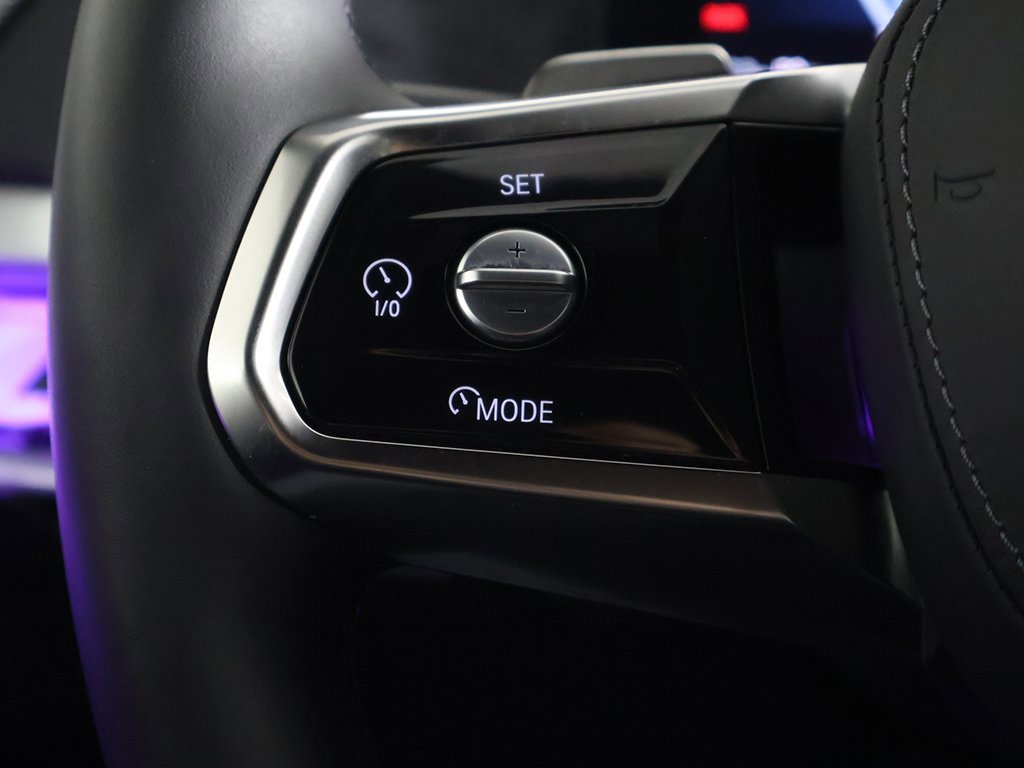 Used 2025 BMW i7 xDrive60 w/ Premium Package image 46
