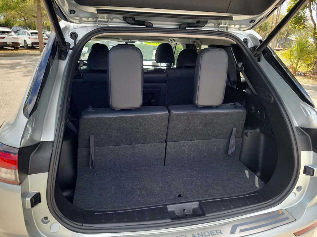 Used 2023 Mitsubishi Outlander SE image 15