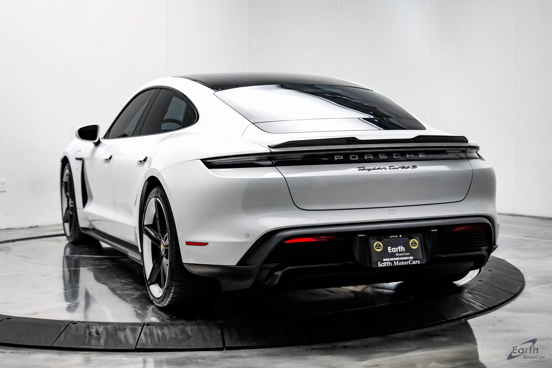 Used 2020 Porsche Taycan Turbo S image 9