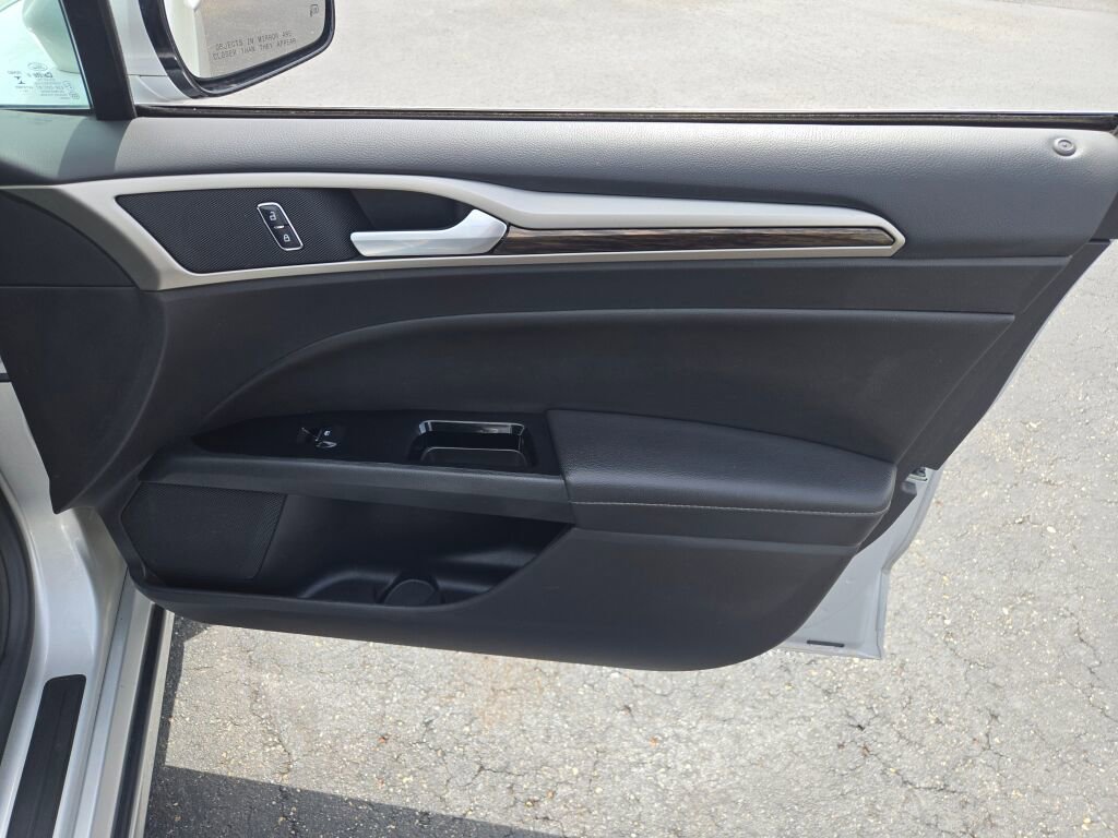 Used 2016 Ford Fusion SE w/ Equipment Group 202A AWD/4WD image 5