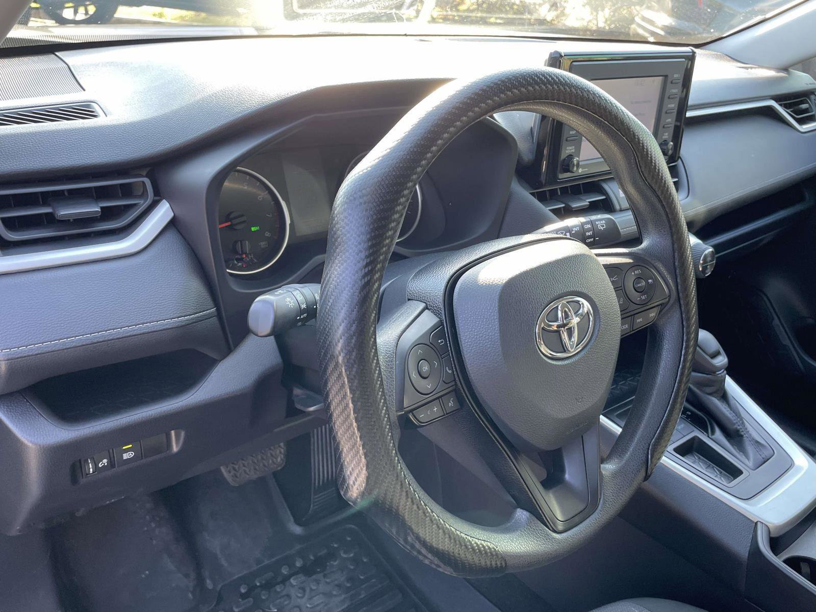 Used 2021 Toyota RAV4 XLE image 7